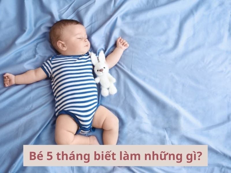 Bé 5 tháng tuổi biết làm những gì