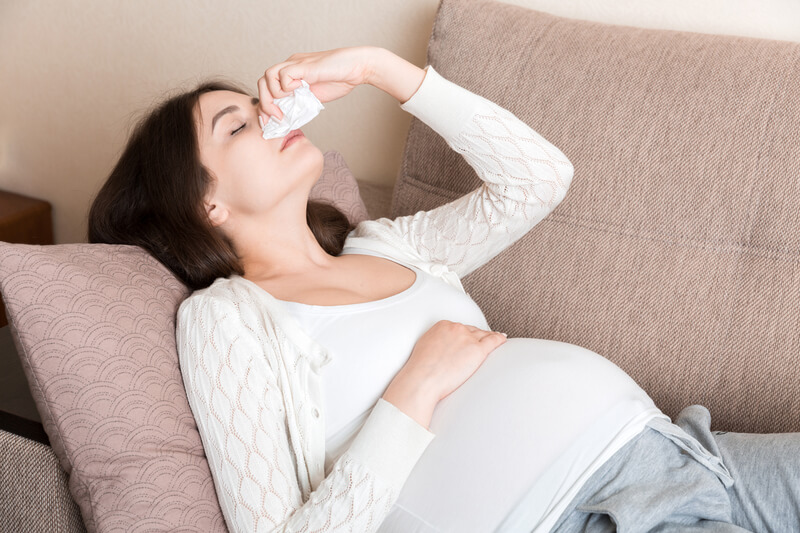 Tại sao thai phụ dễ bị chảy máu mũi khi mang thai?
