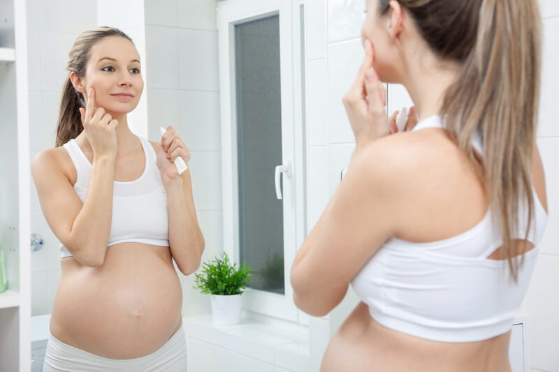 Các hormone trong cơ thể được tạo ra trong quá trình mang thai ảnh hưởng đến tình trạng da như thế nào?
