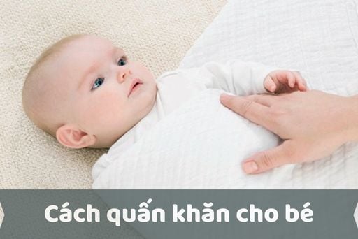 Có nên quấn khăn cho bé cả ngày không?