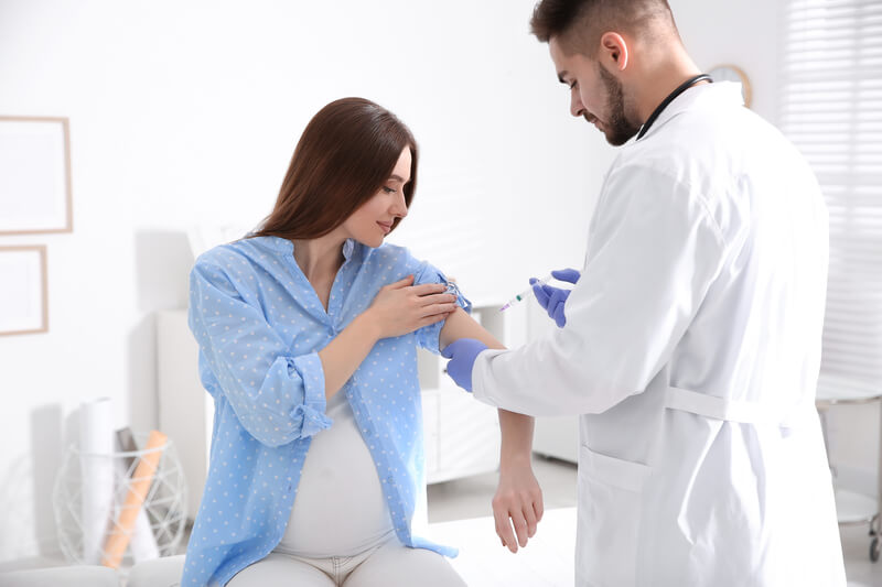 Có tác dụng phụ nào xảy ra sau khi tiêm vắc xin uốn ván cho bà bầu không?
