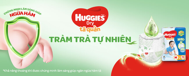 Dòng tã Huggies Tràm Trà Tự Nhiên có chứa tinh chất tràm trà thiên nhiên giúp kháng khuẩn và làm dịu da bé