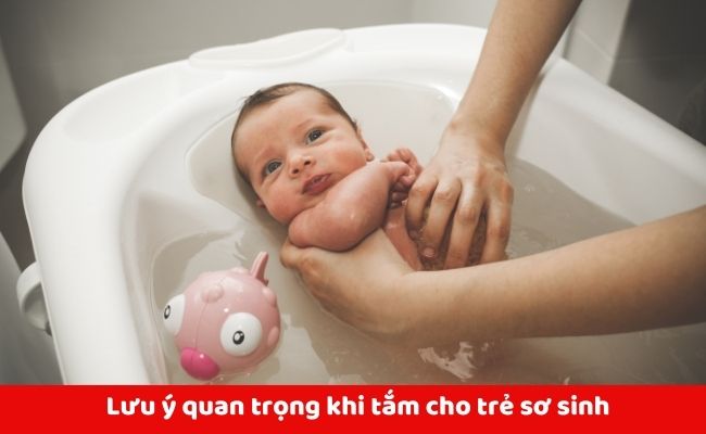 Lưu ý quan trọng khi tắm cho trẻ sơ sinh